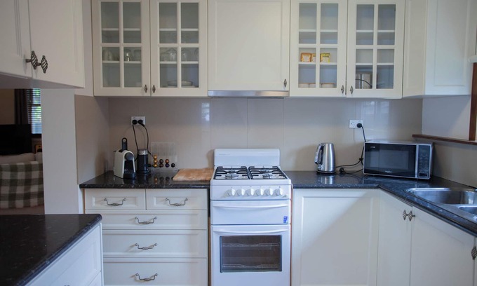 Redan House | Welcome to Cosy Cottage – your peaceful 2-bedroom home in the heart of Ballarat