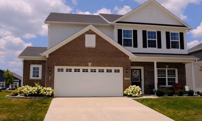 Noblesville House | Welcome to Dark Roast Retreat! Spacious 4BR w/WiFi & AC in charming Noblesville