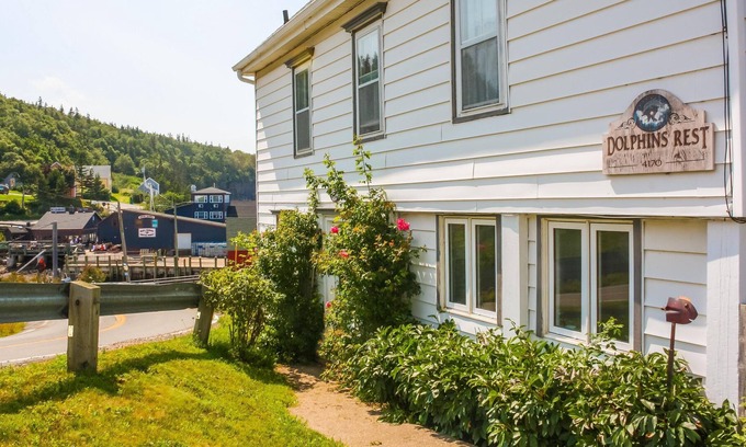 Hall's Harbour House | Welcome to Dolphin's Rest