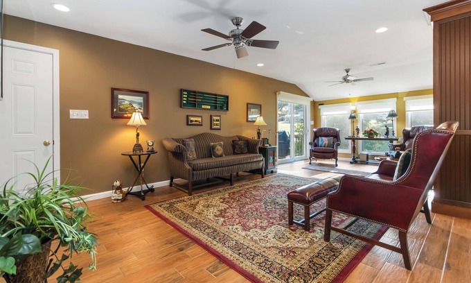 Bronston Condo | Welcome to Double Eagle on Seven- Lake Cumberlands Elegant Golf Side Retreat