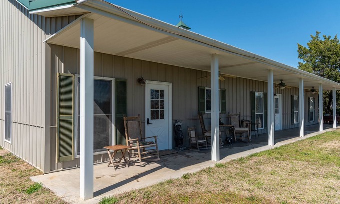 Liberty Hill House | Welcome to Grizzly Acres! Far out; close by! Secluded barndo/house near Austin!