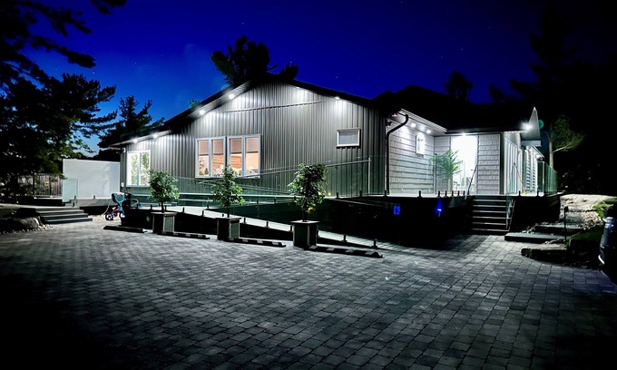 Honey Harbour Cottage | Welcome to HoneyScape - Newly Renovated 5 Bedroom Cottage