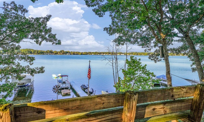 Fenwick House | Welcome to Lake Life! Your spacious WATERFRONT getaway on an all sports lake! 😍