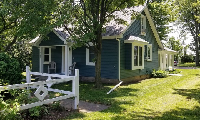 Oregon House | Welcome to Lenny's Lodge; a cozy home nestled into a thriving community.