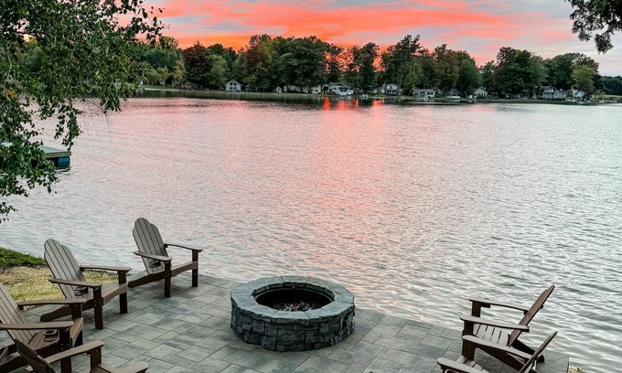 Palo Cottage | Welcome to Louann Lodge! A Lakefront Retreat!