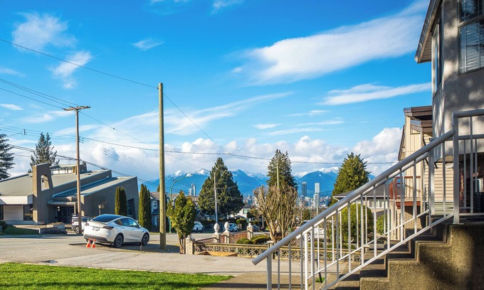 Burnaby House | Welcome to Main floor 2 Bedrooms Suite B &10 minutes walk from Metrotown Mall