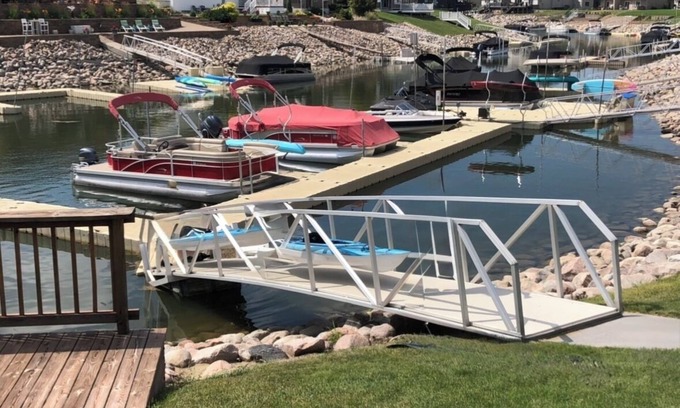Bismarck House | Welcome to Molly’s Place! 3-bedroom waterfront townhome in Mandan