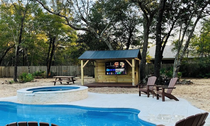 Navarre House | Welcome to Mossy Cove!