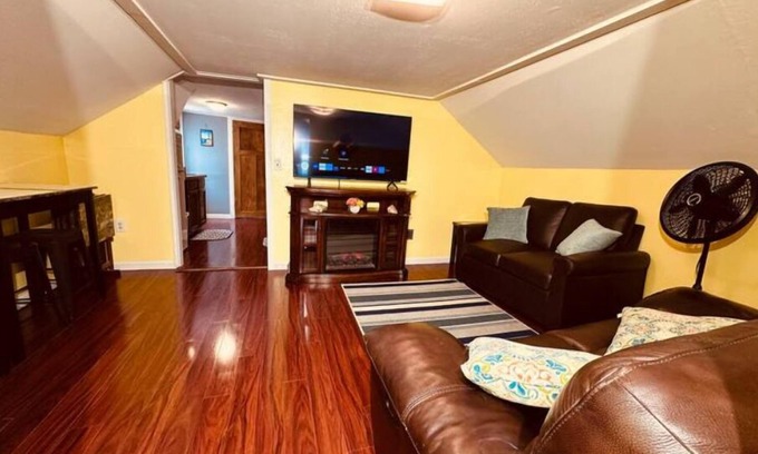 Blossvale House | Welcome to NorthBay Getaway near Sylvan Beach