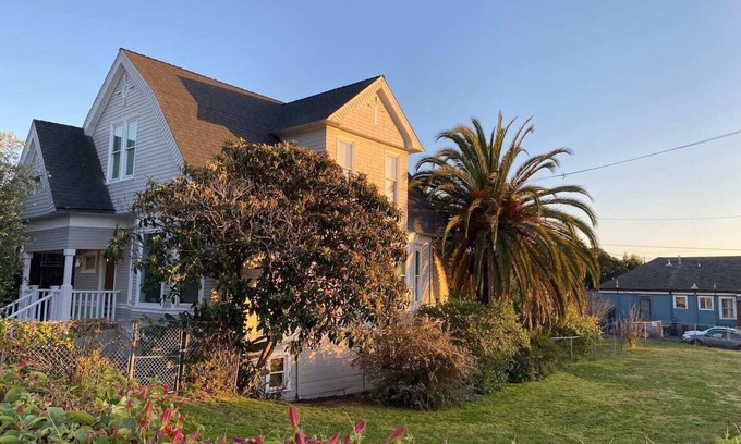 Oakland House | Welcome to our beautiful house with everything you need to enjoy the city!