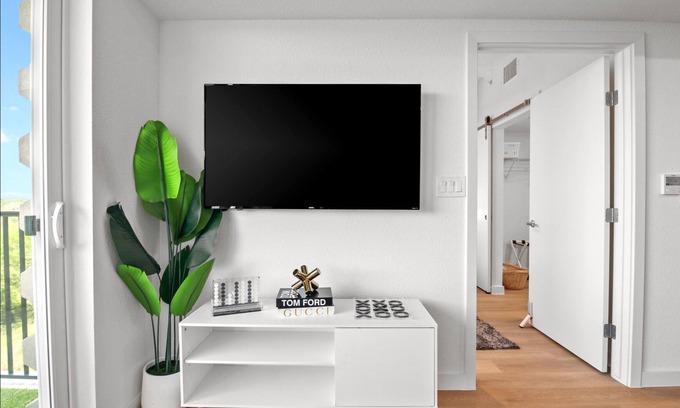 Addicks Apartment | Welcome to our cozy 1-bedroom apartment in the Med District. Lone Star Retreat