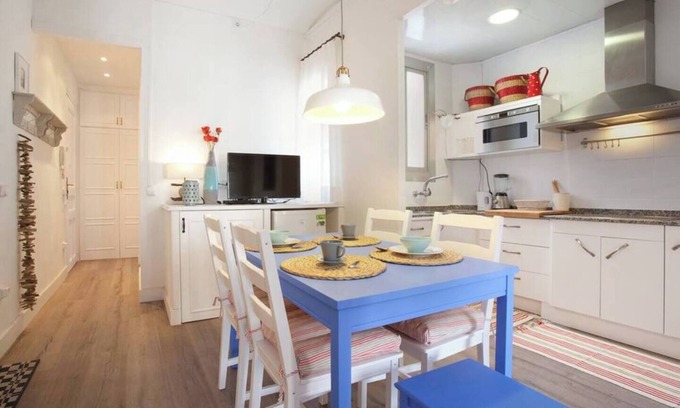 El Parc i la Llacuna del Poblenou Apartment | Welcome to our cozy apartment in Poblenou! You will love it because it's location, close to all the main interesting places in Barcelona and at the same time, away from the noise of the city.