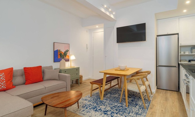 El Parc i la Llacuna del Poblenou Apartment | Welcome to our cozy apartment in Poblenou! You will love it because it's location, close to all the main interesting places in Barcelona and at the same time, away from the noise of the city.