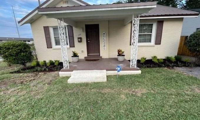 Biloxi House | Welcome To Our Hive!