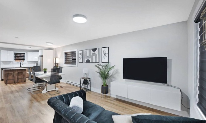 Welland Apartment | Welcome To Our Modern 2Bdrm/1Bth w/Laundry/BBQ