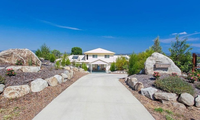 Greens Creek House | Welcome to our sanctuary Tivoli Retreat: Where Body, Mind & Spirit Find Bliss!