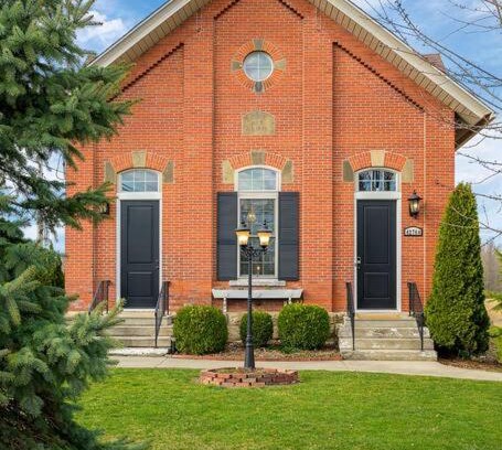 Elyria House | Welcome to our Sweet Little Retreat!