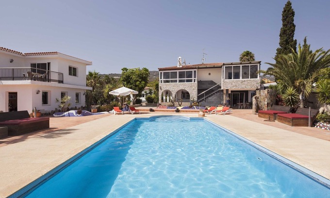 Arona Villa | Welcome to Paradise! Ideal for multiple families, Private Pool, BBQ House, Wifi