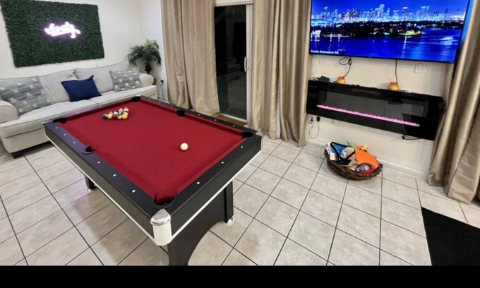 Ludlam House | Welcome to Paradise Island by Metro Zoo Miami!