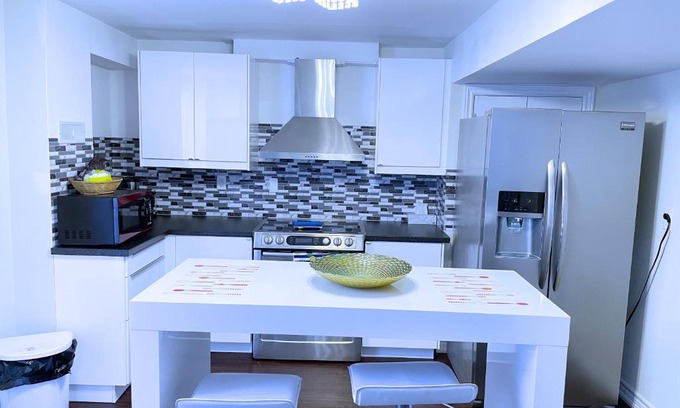 Innisfil Apartment | WELCOME TO PREMIUM LIVING PLACE/2 BEDROOMS SUITE