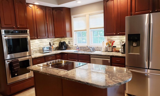 North Potomac House | Welcome to Quince Orchard Knolls, North Potomac. Your home away from home!