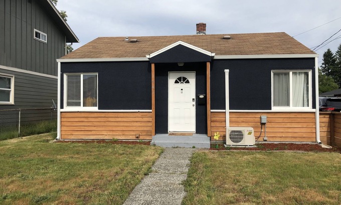 West End House | Welcome to S. Rochester in Tacoma! 2BR, 1BA house!