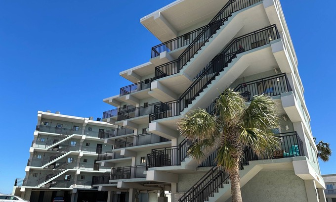 Jacksonville Beach Condo | Welcome to Sandpiper Beachfront Condo. Cozy 1-bed in JAX Beach, perfect for couples! Pet-friendly!