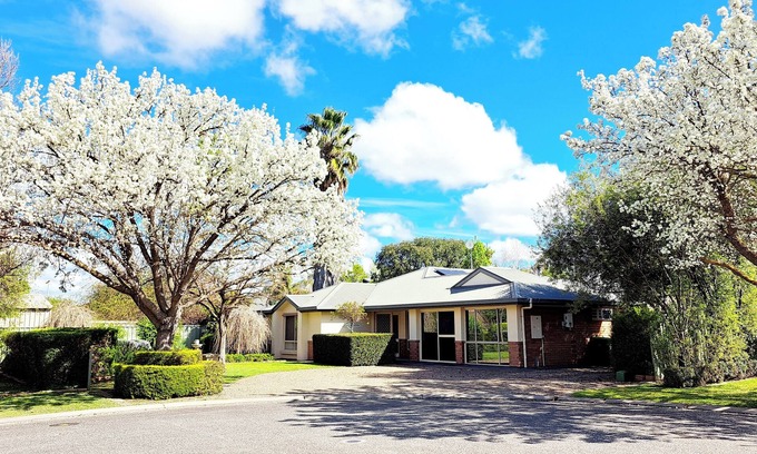 Tanunda House | Welcome to Schnippen InnnPerfect base for your visit to the wine capital.