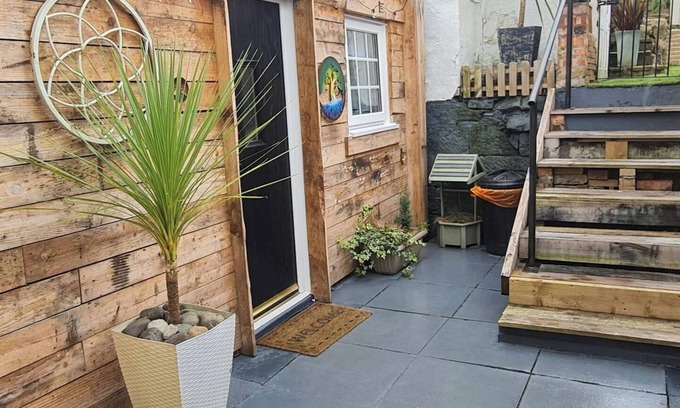 Wallasey Cabin | Welcome to Sea Quinn Views Annex.nCoastal Charm at Your Doorstepn
