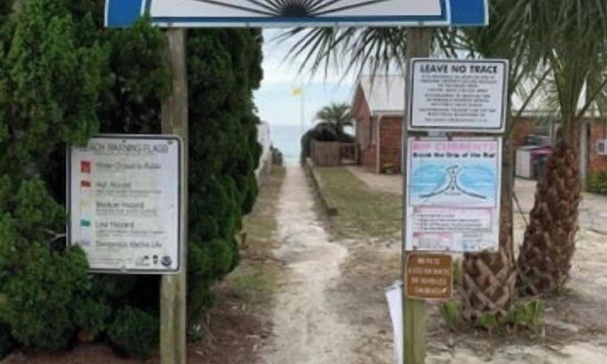 Fort Bay House | Welcome to the Sunshine Shack! Private backyard pool only 2 blocks from beach