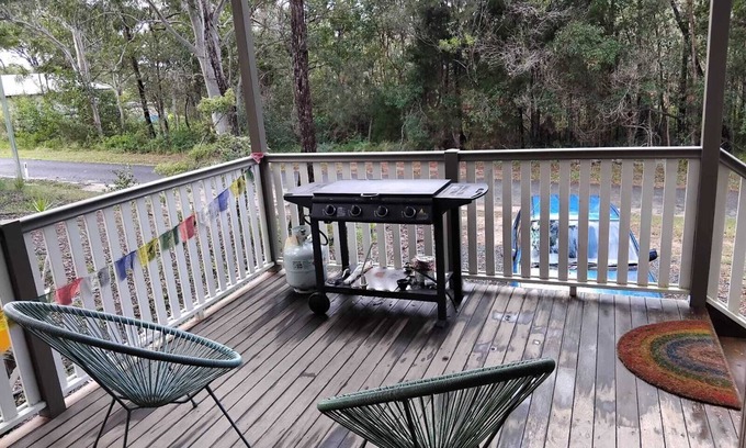 Brisbane Waterfront House | Welcome to the Taj on Russell Island. Come and relax. Just bring yourselve.