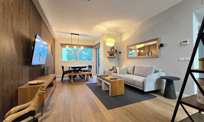 Nachlaot Apartment | Welcome to «The Chestnut» by MPJ vacation Rentals Ltd