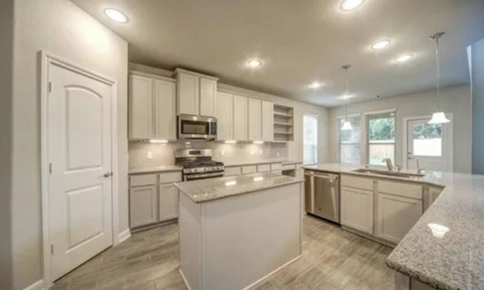 Katy House | Welcome to The Cozy House! 3500sqf house with 20ft ceilings. Home office and gym