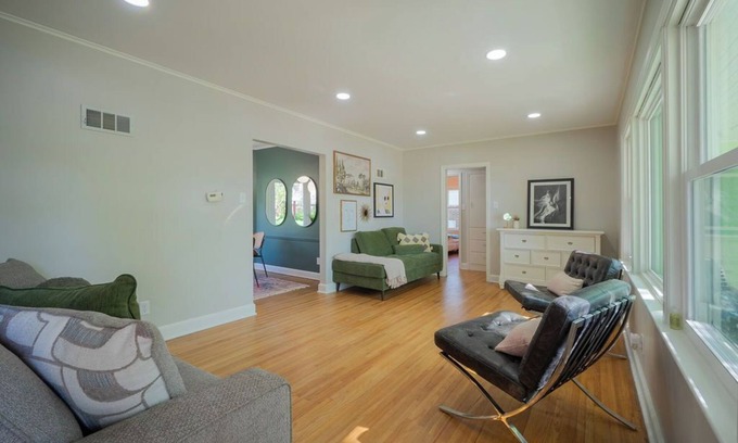 Woodbury County House | Welcome to the Enchanted Porch! Adorable 2 bed, 1.5 bath in Sioux City