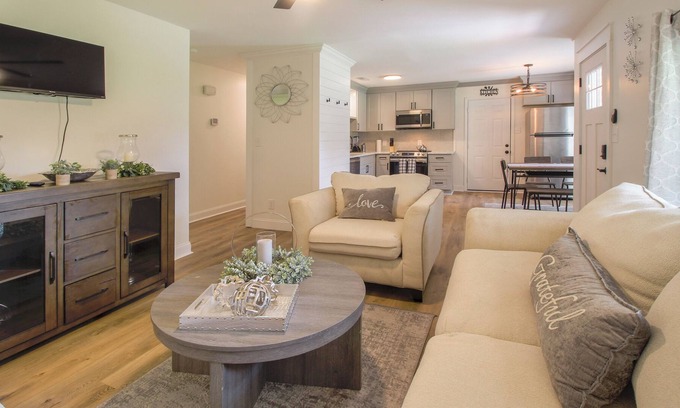 Pooler House | Welcome to The Guest House on Manden Drive your home away from home