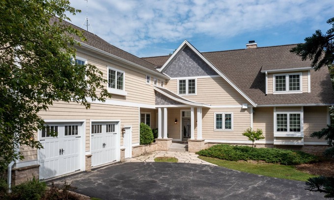 Sturgeon Bay House | Welcome to ‘The Lake House on the South Shore’.