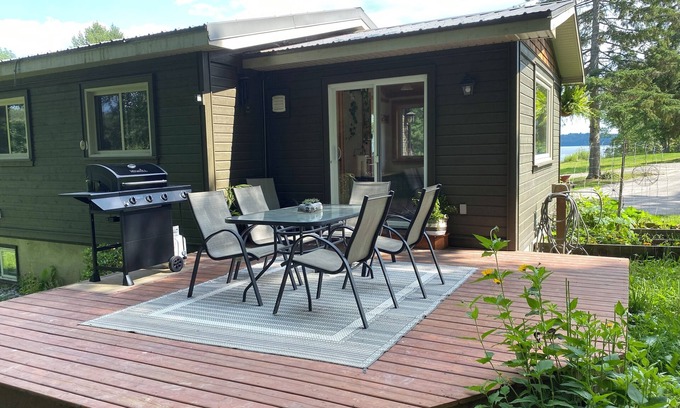 Huntsville Cottage | Welcome to the Lake! Air-conditioning- Fibre internet- Lake Side hangs & Bonfire
