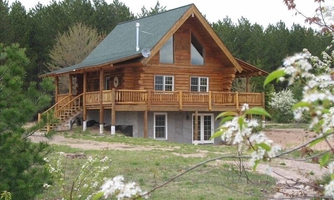 Atlantic Mine House | Welcome to 'The Log Cab-Inn' - Where Great Memories Are Made