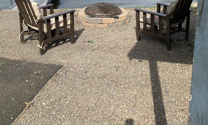 Dundee House | Welcome to The Reunion House at Lakespell! Relaxation and enjoyment begins here.