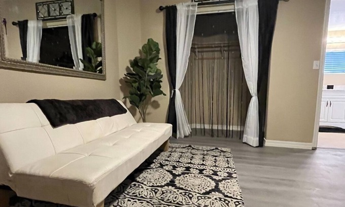 Cienega Springs House | Welcome to the River House! Bright peaceful desert/river home.