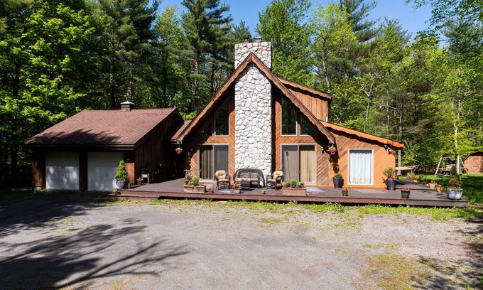 Round Top House | Welcome to the Shangri-La Chalet in The Catskills! Longterm rentals welcomed