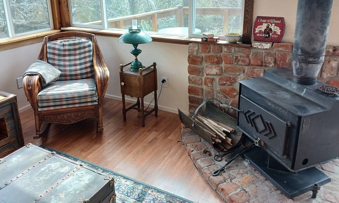 Dutch Flat Cabin | Welcome to the South House- a peaceful getaway in the beautiful foothills.