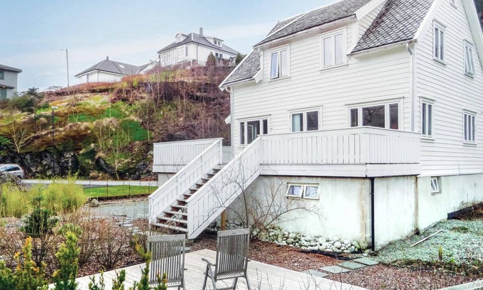 Sauda House | Welcome to this homely cottage by the Saudafjord with views of the mountains and waterfalls opposite