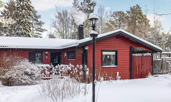 Norrtalje Municipality House | Welcome to this inviting vacation home in an idyllic location on the lake!