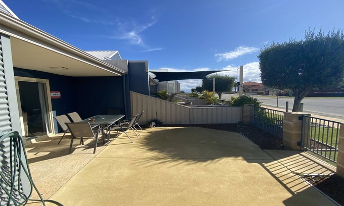 Jurien Bay Villa | Welcome to Unit 36 Seafront Estate, within a stunning complex located right in the heart of Jurien B