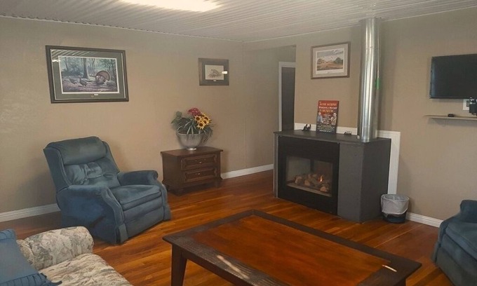 Tombstone Apartment | WELCOME TO VIGILANTE INN - "HOLLIDAY"