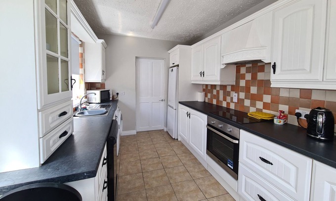 Lurgan House | Welcome to your fabulous home away from home ideal for contractors and visitors