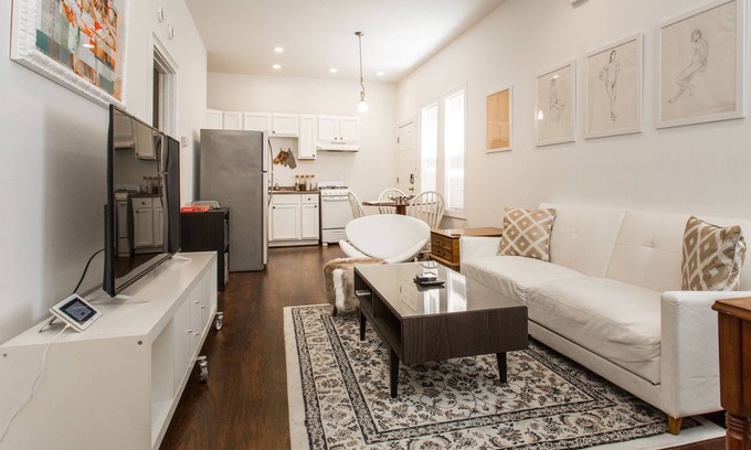 Canaryville Apartment | Welcome to your home away from home