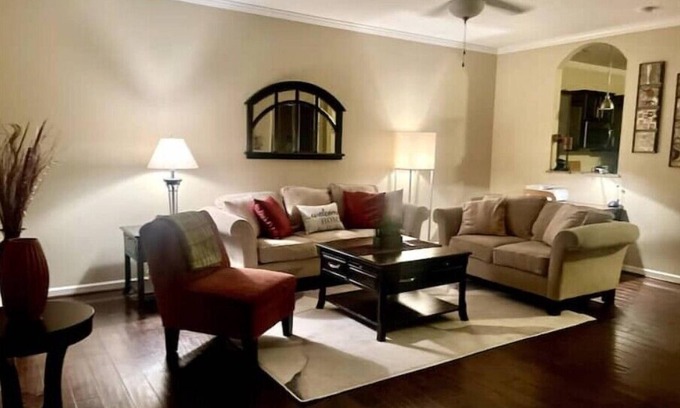 Forest House | Welcome to your Home Away from Home! Spacious, pet friendly and 15 mins to LU.