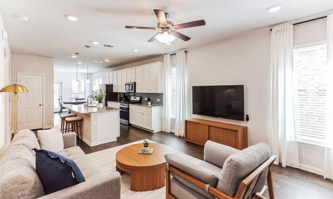 Justin House | Welcome to Your Home-Away-From-Home in Charming Justin, Texas!